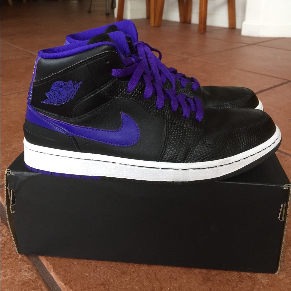 💯%AIR JORDAN RETRO 1