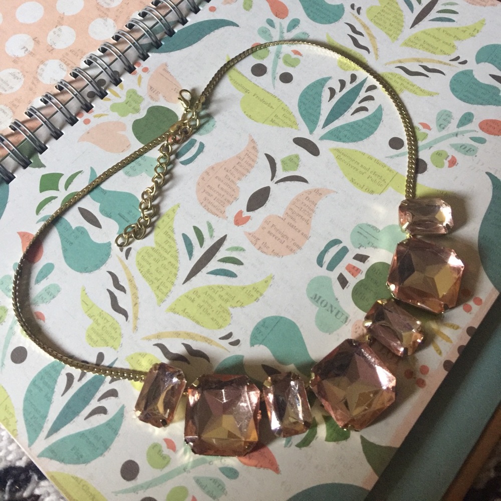 Light pink/Nude statement necklace
