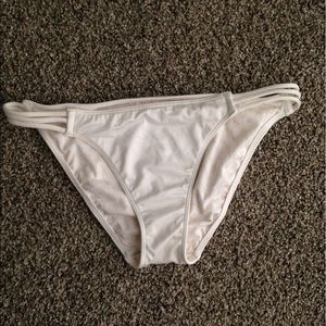 VICTORIAS SECRET WHITE CHEEKY STRAPPY BOTTOMS