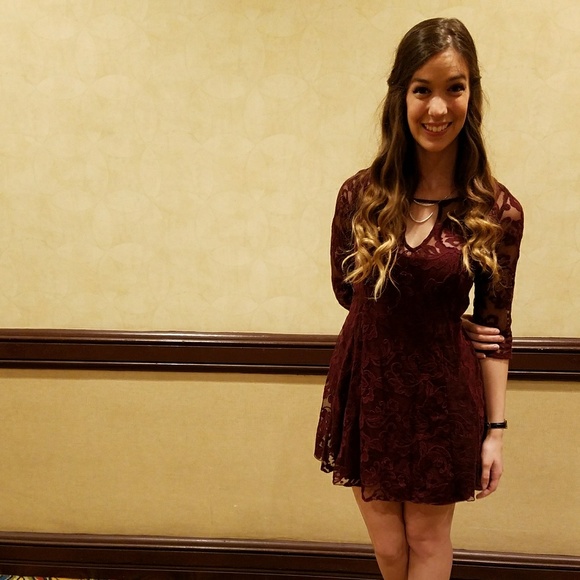 Hollister Lace and Mesh Dress with Slip - Picture 7 of 7