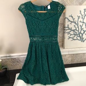 ❗️DONATING 8/1❗️H&M Green Lace Dress