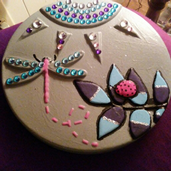 Hand made stepping stones - Picture 2 of 3