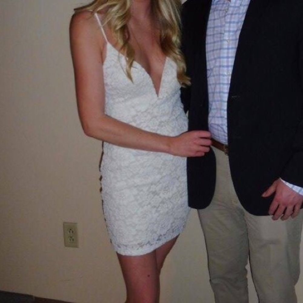 white lace bodycon dress