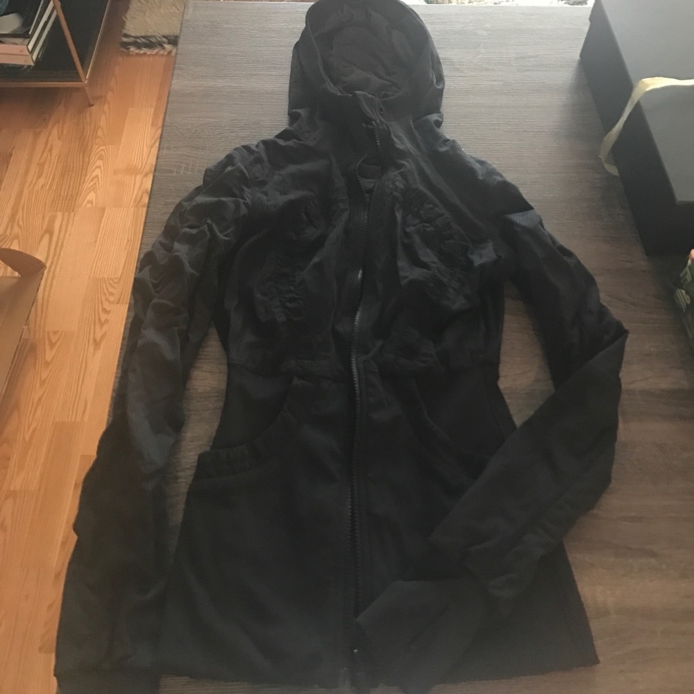 Black reversible Lululemon athletic jacket