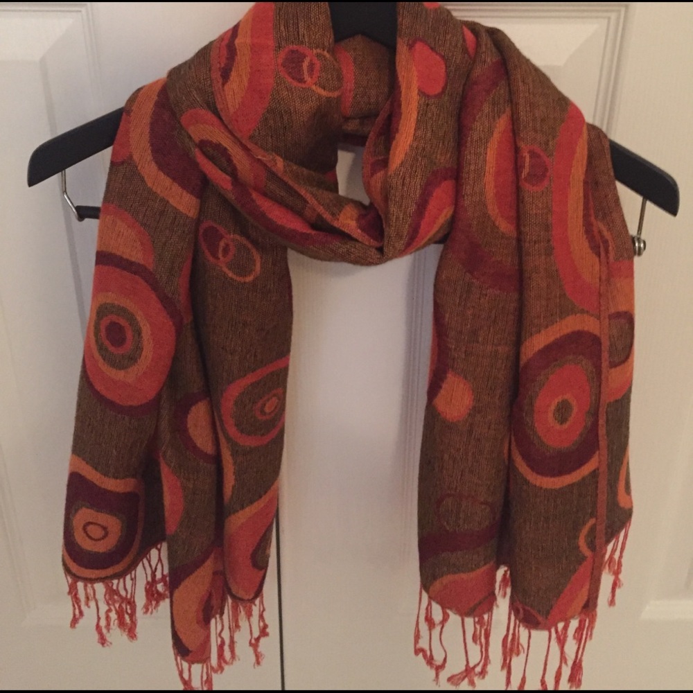 NWOT Lovely polk a dot Pashmina
