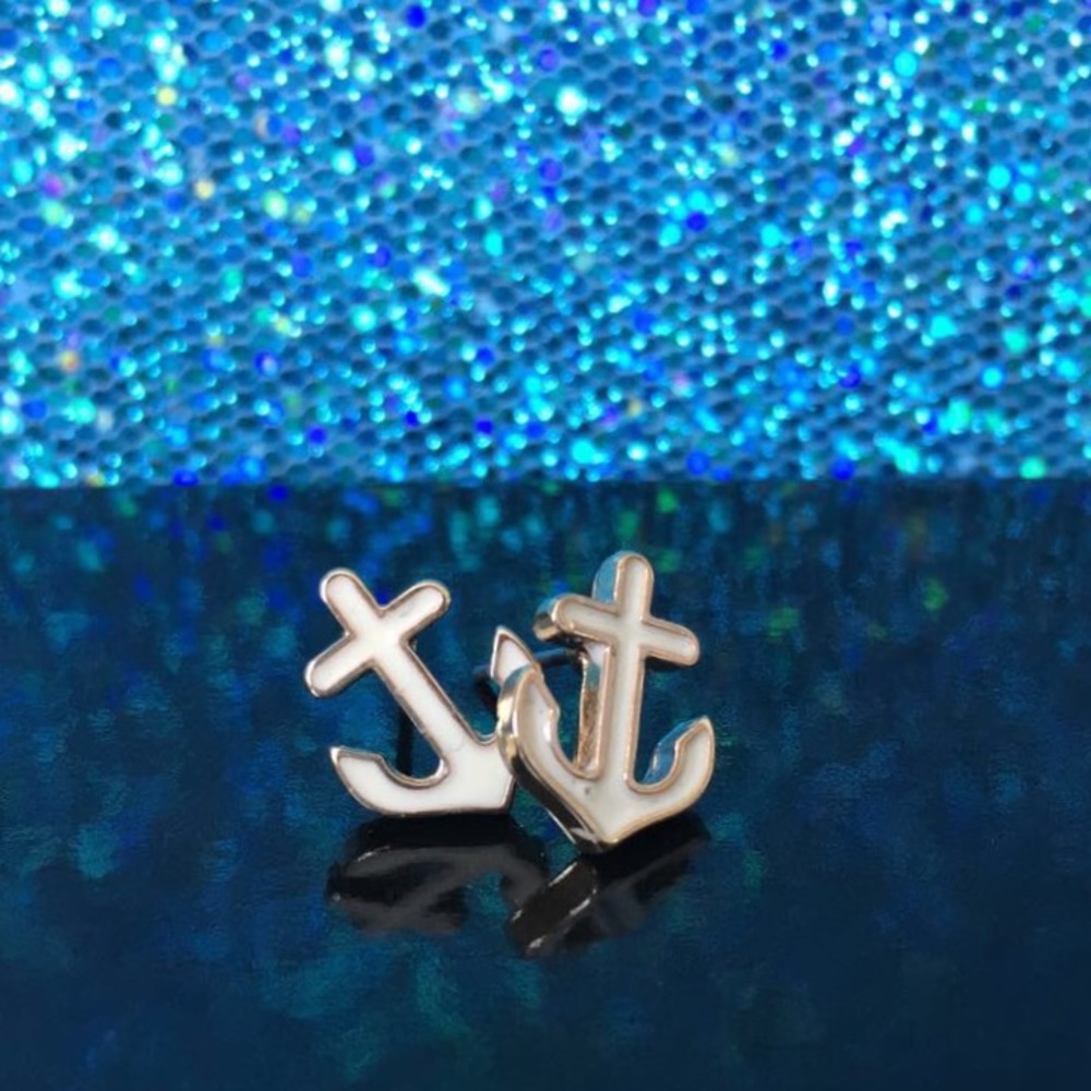 Cream Anchor ⚓️ Earrings