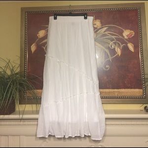 White maxi skirt with lining and elastic waist