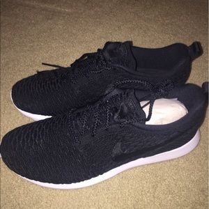 Black Nike Roshe Flyknits