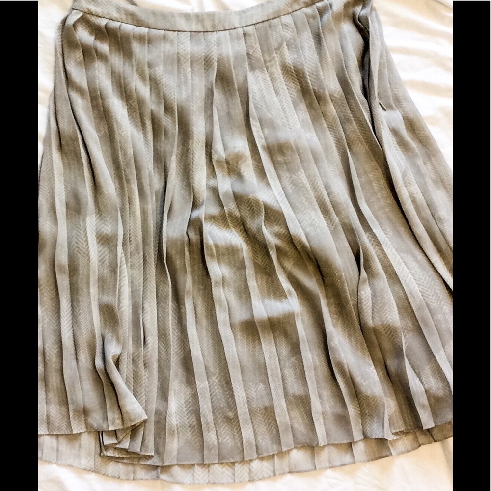 Grey skirt