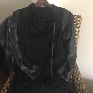 Super cute EUC drapy/fitted sweater jacket