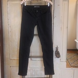Black denim Levi's skinny jeans