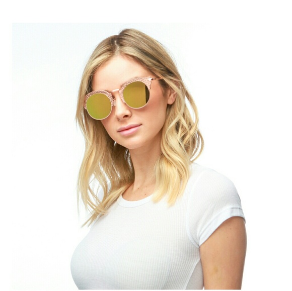 Rose Gold Mirror Sunglasses - Picture 2 of 2