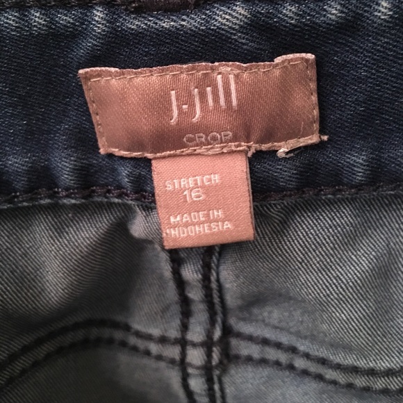 J Jill crop stretch jeans. - Picture 2 of 3