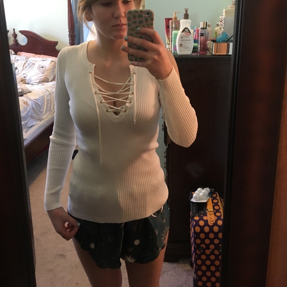 GUESS LACE UP OFF WHITE THIN SWEATER