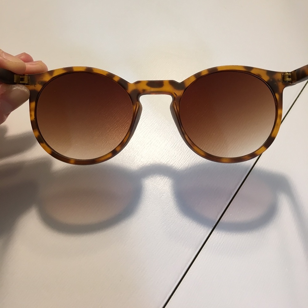 ❗️1 LEFT❗️Black round cat eye sunglasses - Picture 3 of 5