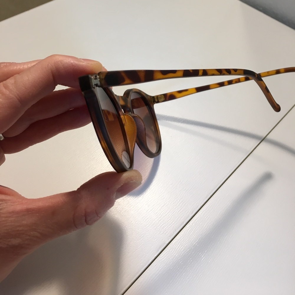 ❗️1 LEFT❗️Black round cat eye sunglasses - Picture 4 of 5