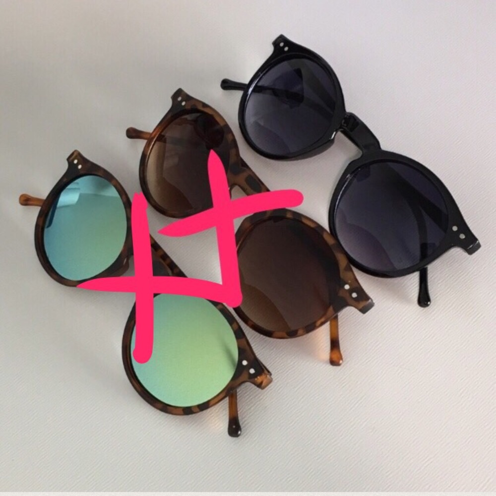 ❗️1 LEFT❗️Black round cat eye sunglasses