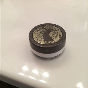 Tarte Finishing Powder in Smooth Operator