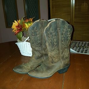 Ariat cowgirl boots
