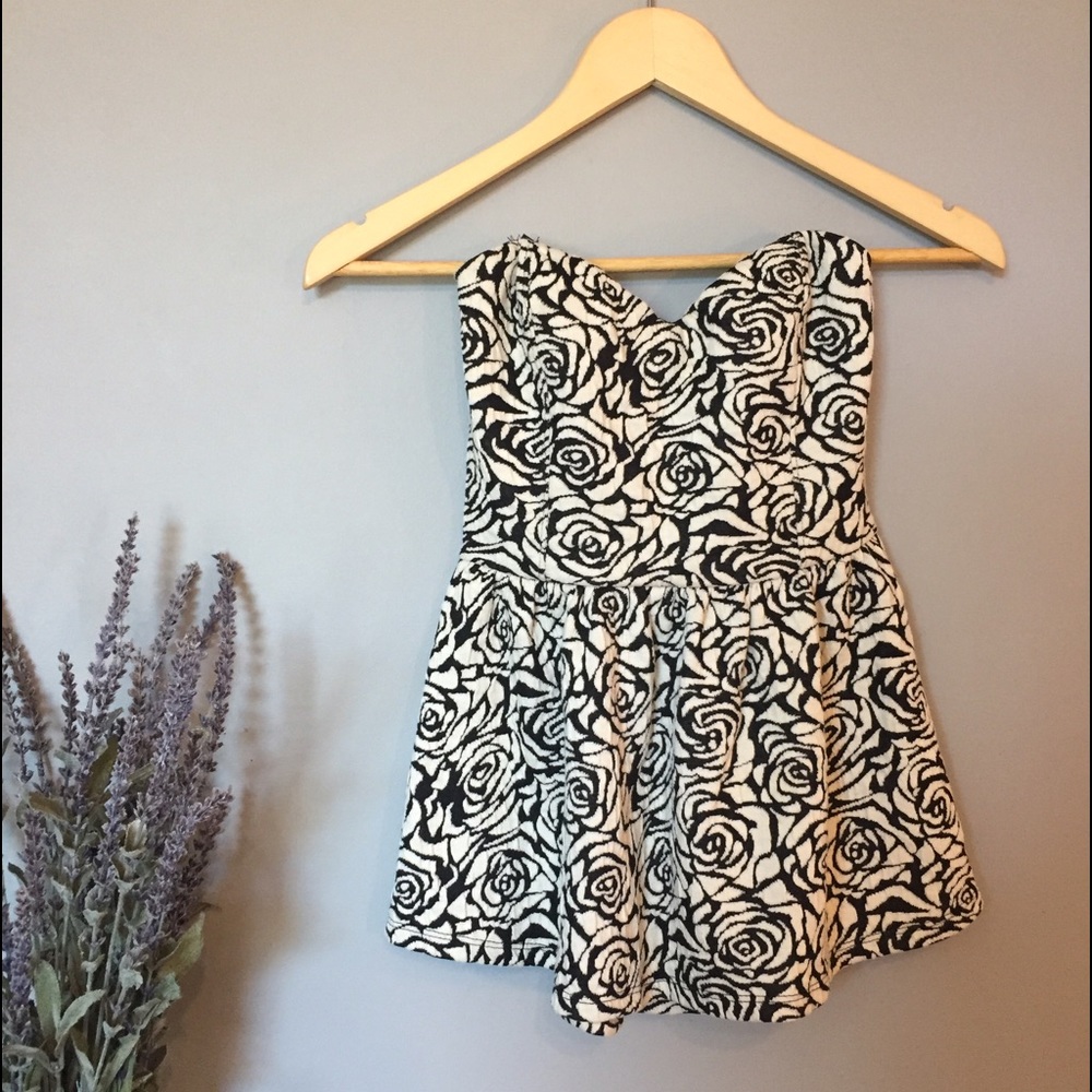Last chance to buy!! Strapless floral peplum top