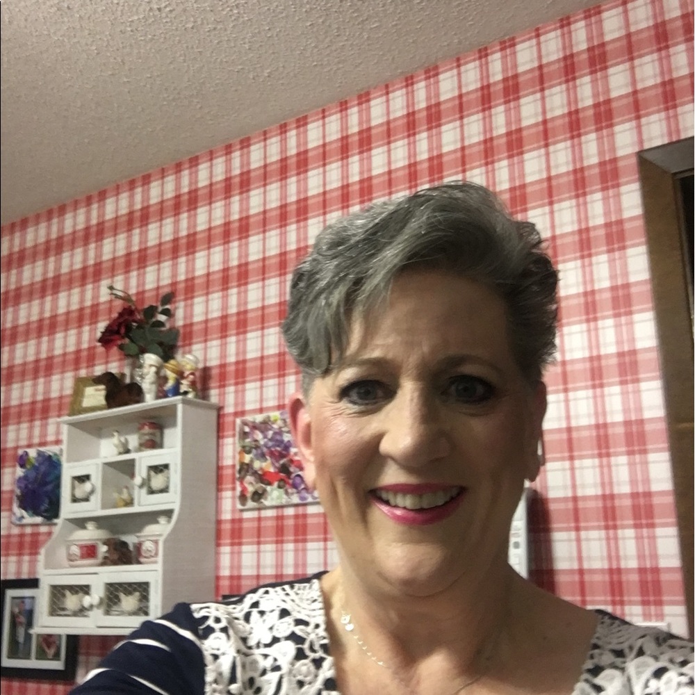 Meet your Posher, Cynthia