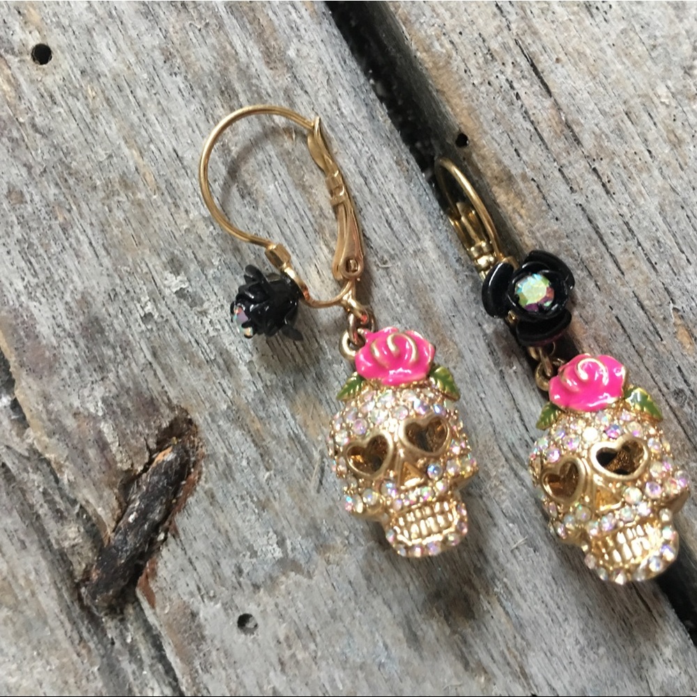 Betsey Johnson skull earrings