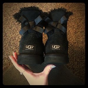 Black uggs size 6 mini bailey bow