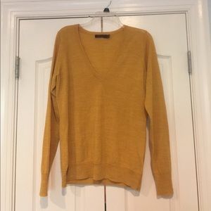 V-neck light weight sweater