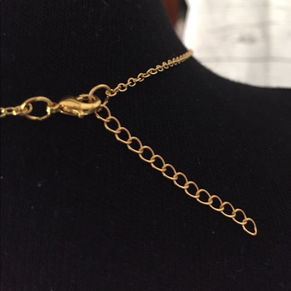 Great trendy gold bar necklace! - Picture 3 of 3