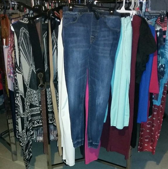 American Eagle Outfitters Other - American Eagle jogger denim jeans