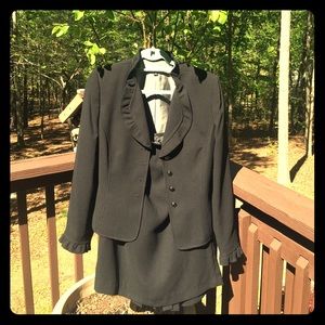 Tahari Arthur S. Levine size 6 black business suit