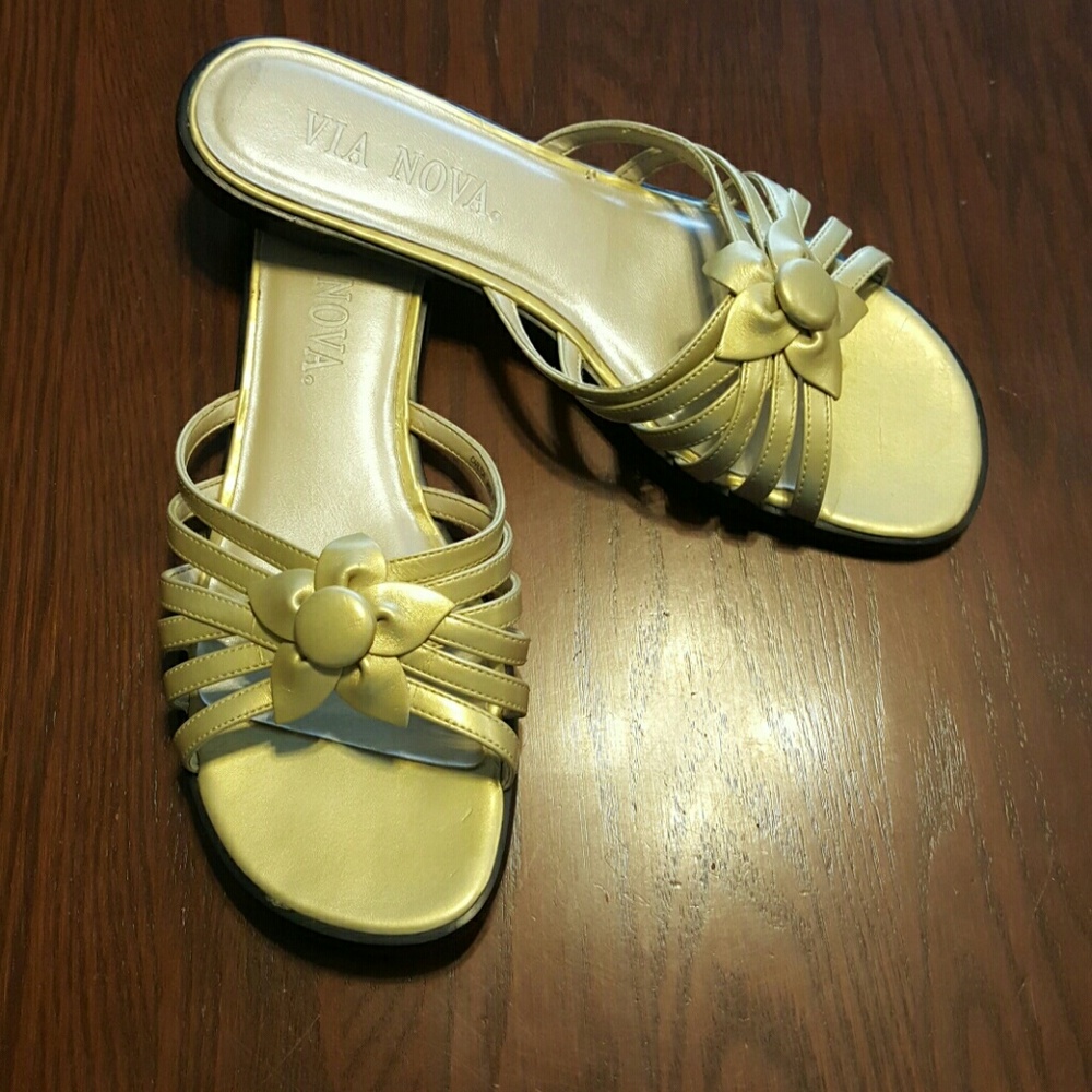 Via Nova champagne flower sandle 7.5