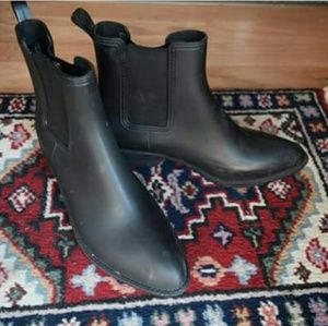 DONATING TOMORROW UO chelsea booties