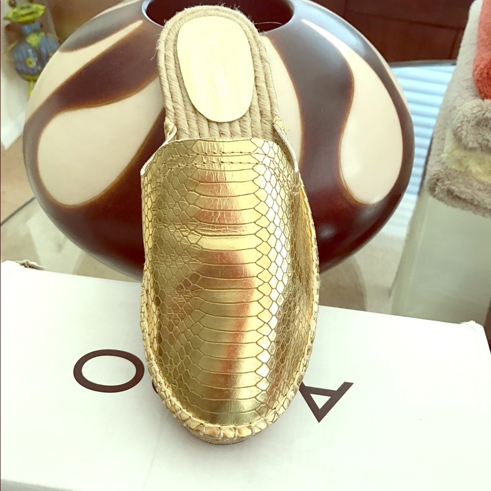 NWT GOLD Snakeskin Print Slide