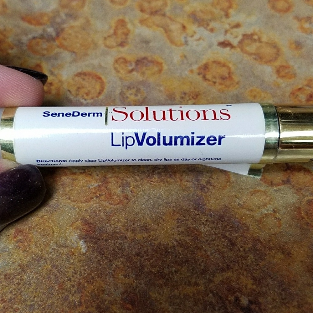 **TESTER** senegence lip volumizer
