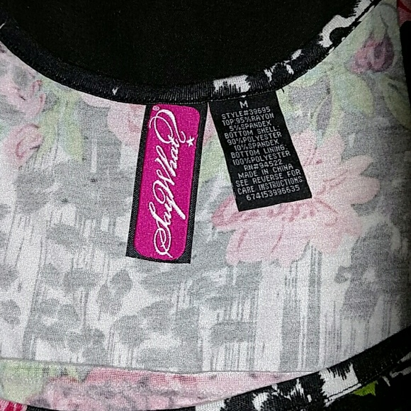 Lace Dress - Picture 4 of 4