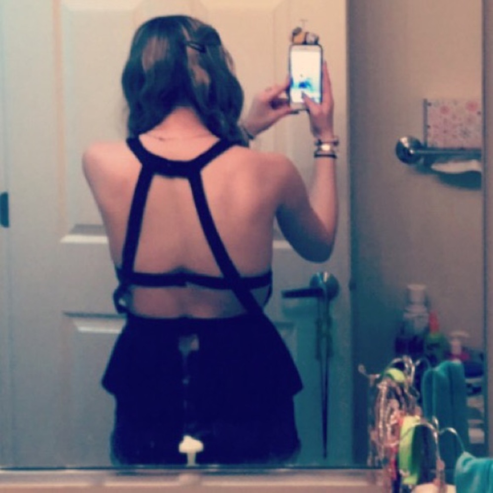 Backless blouse - Picture 2 of 7