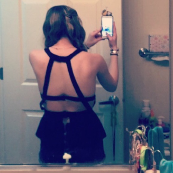 Backless blouse - Picture 2 of 7