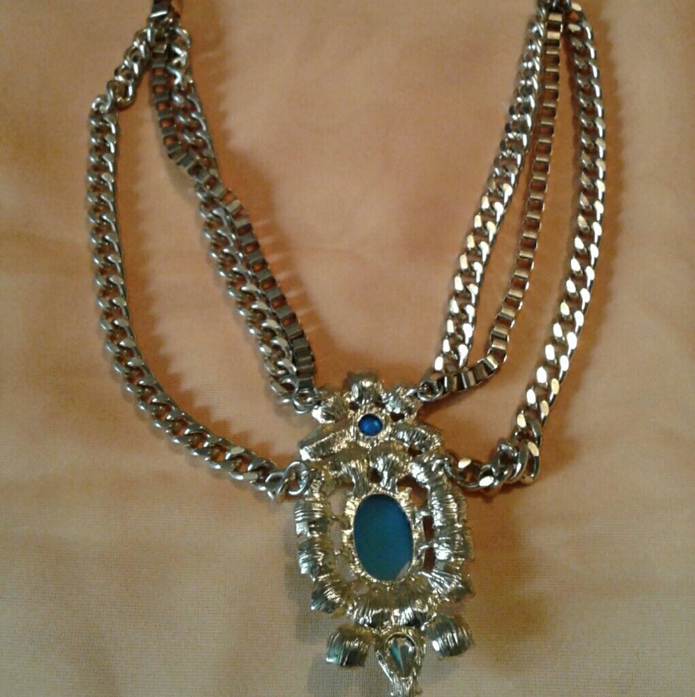 Jewelry - Picture 3 of 4