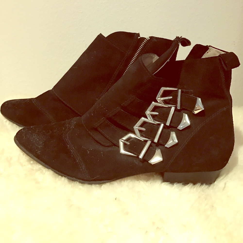 black boots with buckle size 11