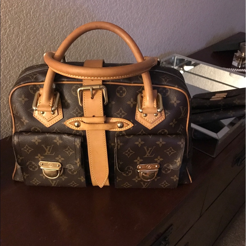 ⭐️SOLD Sorry⭐️Authentic Louis Vuitton Manhattan GM