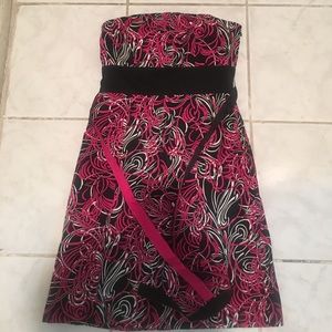 Brand new strapless 00P dress