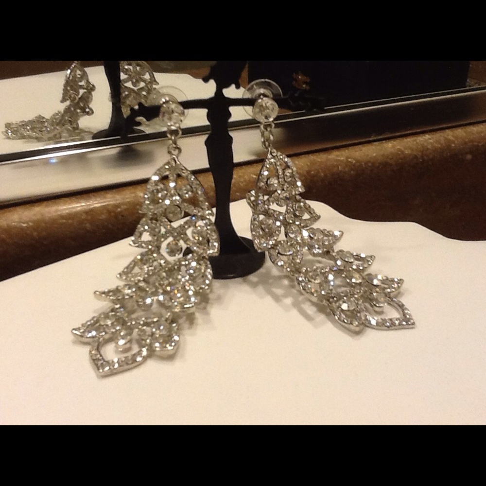 ❌SOLD❌🎉Swarovski Crystal Chandelier Earrings