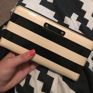 Black and white Kate spade wallet