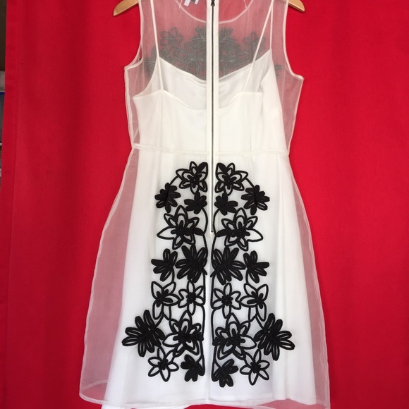 ๐HOST PICK!!!!๐VINTAGE MILLY SILK DRESS - Picture 4 of 8