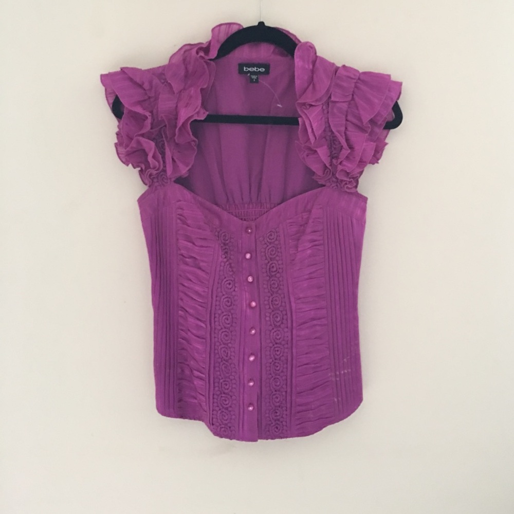 Bebe-ruffled collar top NWOT