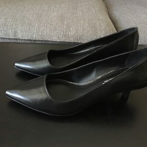 NWOT BCBGeneration Black Leather Kitten Heels