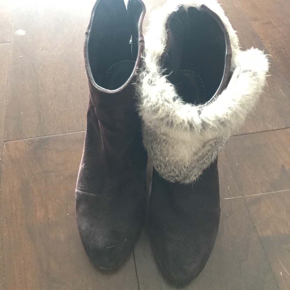 leather shoe wine red color