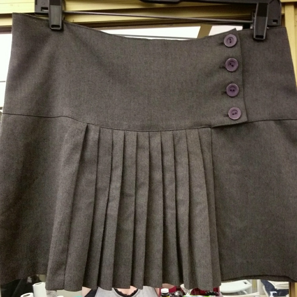 Cute short pleated skirt size Large