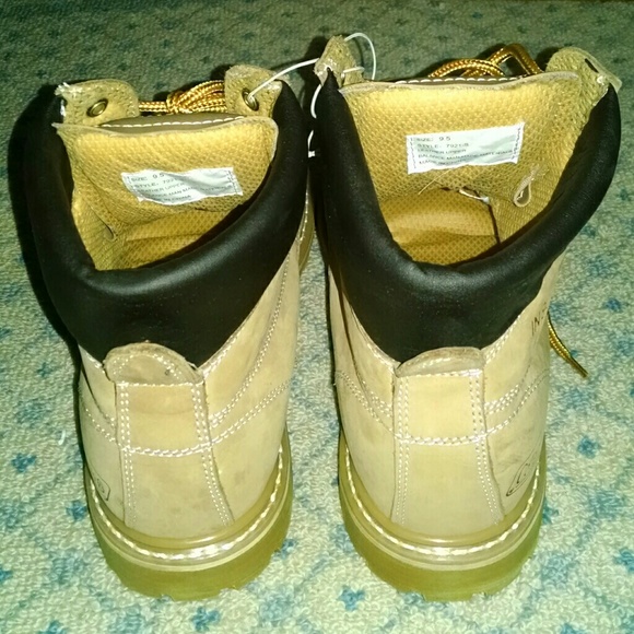 Coleman leather insulated boots size 9.5